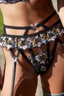 Elektra Garter 11 Elektra Garter -Lingerie Boutique Shop 04 221013 FLL ENGLISH SPAIN 001 v1